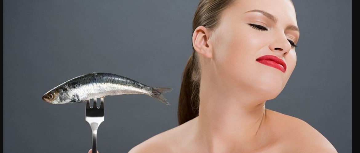 Запах рыбы у женщин причины лечение. Запах рыбы. Рыбный запах. Запах рыбы в спальне.