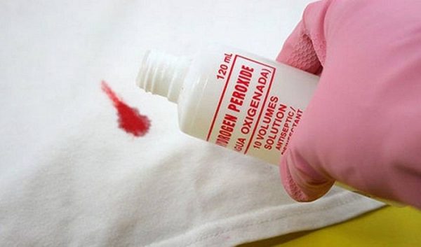 Как отстирать кровь с белой одежды