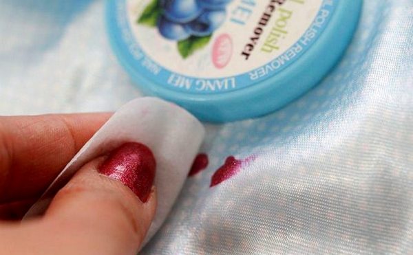 Как отстирать лак для ногтей с одежды: 5 эффективных способов